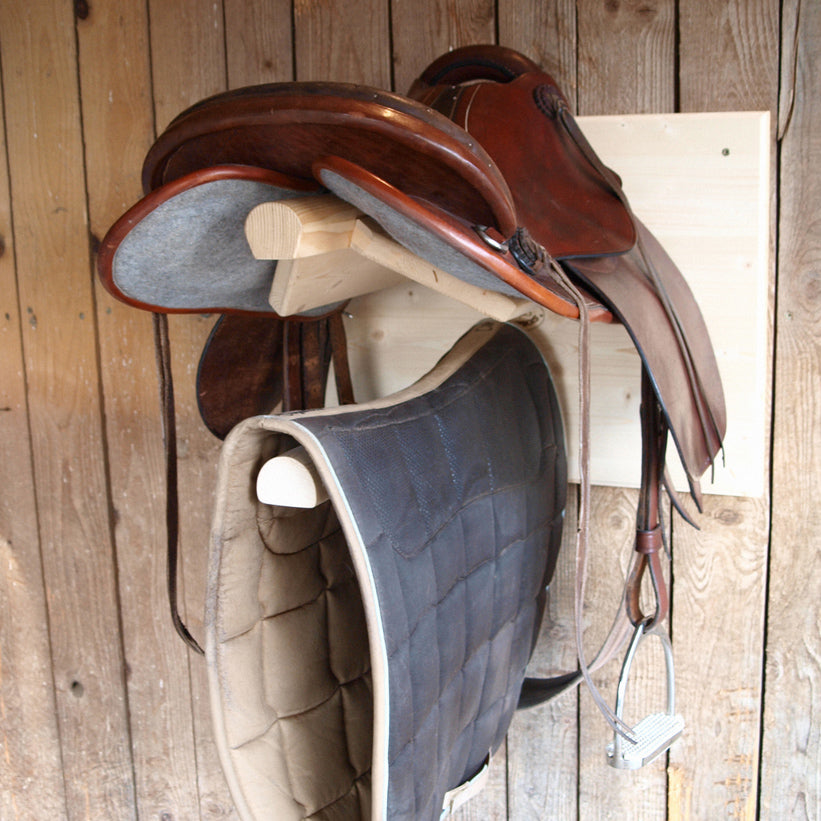 Classic wall-mounted saddle rack, 1 pad holder